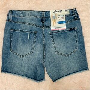 Seven7 women’s weekend frayed shorts blue 5” inseam size 6 NWT